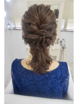 リサ 恵比寿(risa.) ねじりネオハーフアップ