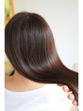 サルヴァトーレ 長崎 大人可愛い艶髪ロングレイヤーナチュラルブラウンカラー