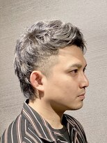 ビーダンディー(Bee dandy)&nbsp;シルバーアッシュカラー ツーブロックショート 魅惑の銀髪！