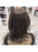 【赤みを消す】オリーブベージュ×くびれ外ハネレイヤー