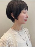 丸いシルエットで大人可愛いショートボブ/アッシュブラック