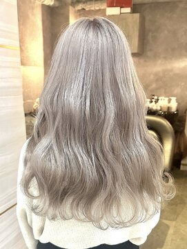 エルバイラビス 大宮(elu by lovis) 《ゆい》ミルクティーグレージュ/グレージュ/レイヤーカット