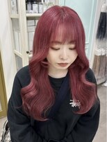 ハチ(HACHI)&nbsp;ブリーチありで高発色レッドカラー