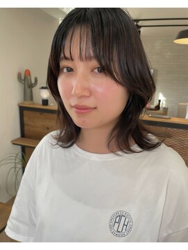 テラスルアナ(TERRACE LUANA) ウルフ風ミディアムヘア