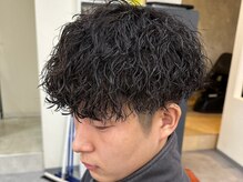 《*全体的に緩めのツイストスパイラルパーマ*》スタイリングが簡単に仕上がるナチュラルなスタイル[メンズ]