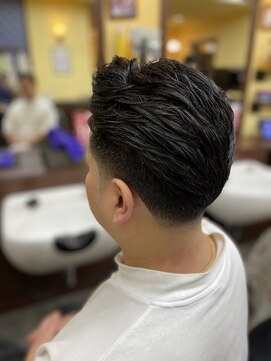 エーピーティートアウエスト(APT. TOR WEST) taper fade