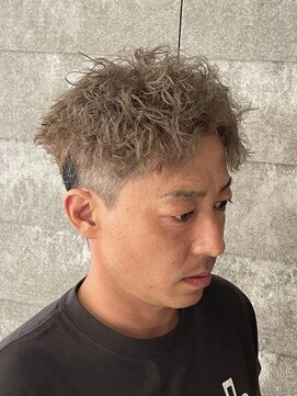 ニアウ 伊勢崎連取店(Niau) スパイキーショートブリーチパーマミルクティーベージュ