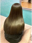 オリーブ多めのオリーブベージュ
