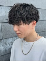 ヒュイル バイ ニアウ(Hwyl by Niau) メンズマッシュパーマ波巻きスパイラルパーマニュアンスパーマ