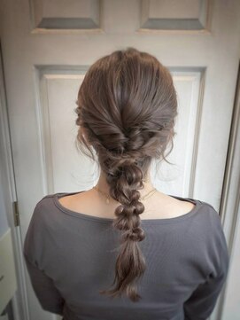 アロマ ヘアー ルーム 新宿3号店(AROMA hair room) シニヨン/ポニーテール/編み込みアレンジ/結婚式/二次会/上品
