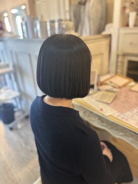 顎下2センチ前下りボブ