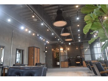 サウスバイオリバヘア(SOUTH by OLIBAHAIR)の写真/[辻堂/藤沢]辻堂で大人気Salonの姉妹店☆頼れるベテランスタイリストのマンツーマン接客で満足度◎