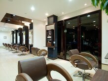 ヘアーリゾートサロン ラクーン 笠間店(Hair resort salon raccoon)の雰囲気（ゆったりとした間隔がとれるカットブース♪）