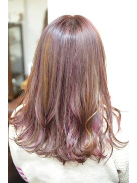 ポタム 東中野(potamu) ピンクと差し色イエローのデザインカラー