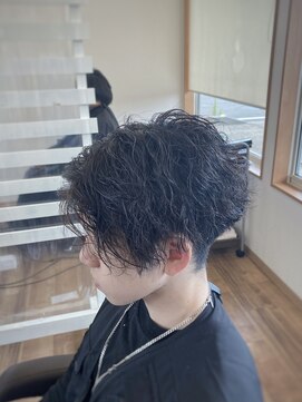 ロルド シェリ(Rold Cheri) センターパートツイストスパイラルパーマ