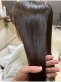 アッシュ系カラーで透明感ある髪の毛に！