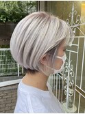 【ブリーチ2回】ホワイトカラー×耳にかけれるミニボブ