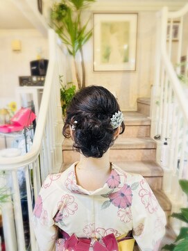 美容室 ティンカーベル シニヨンヘア