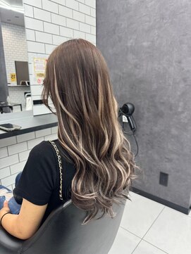 ラルガ 黒崎(Raruga) ハイライトカラーミルクティーベージュレイヤーカット