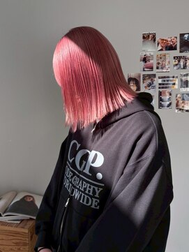 外ハネニュアンスカラーホワイトピンクハイライトミディアムヘア