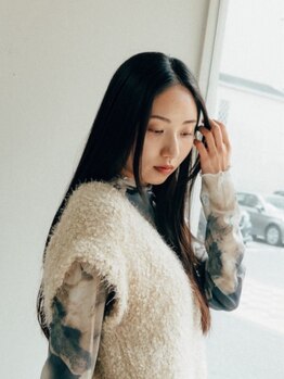 ウタシロイロ(uta shiroiro)の写真/utaが得意とする"まっすぐすぎない、曲がるストレート。"くせ毛・広がりを扱いやすく整える。