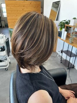 GAGA D Ashの写真/【大人女性の髪悩みに】白髪を活かす上品カラー×髪質改善☆マンツーマンで艶やかな仕上がりをキープ。