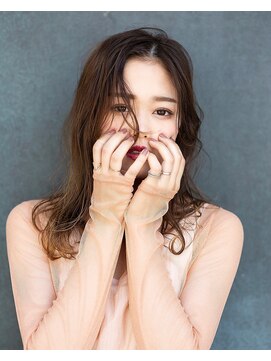 ローブ(robe) 透明感カラー大人セミロング 担当辻垣