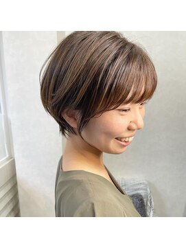 ラウレア(Laule'a) 大人綺麗20代30代40代黒髪前下がりショートボブ丸みショート