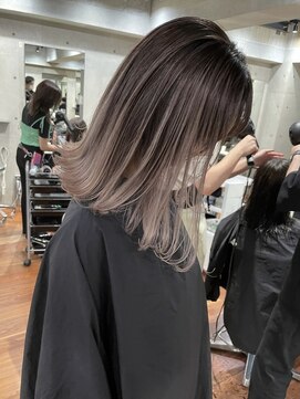 サイン 表参道(SIGN) バレイヤージュハイライトカラーインナーカラーレイヤーカット