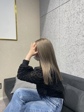 ローレン(Lolen.) グレーベージュ/小顔に見せるヘア mai