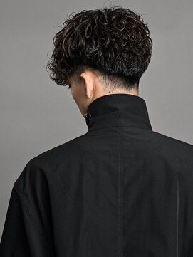 リップス 自由が丘(LIPPS) ツーブロ刈り上げ 波巻き スパイラル スペインカール