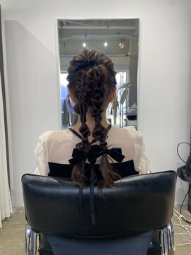 ヘアメイク ルカ(HAIR MAKE LUKA) 編みおろしポニー