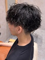 ガーデンヨコハマエスト(GARDEN YOKOHAMA est)&nbsp;ツーブロック　ミディアム　波巻きパーマ