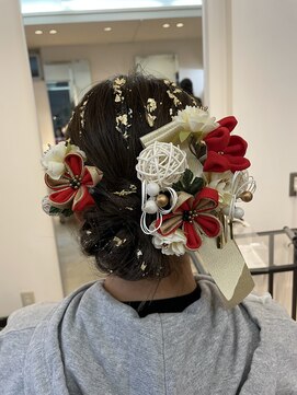 ヘアーリゾートラシックアールプラス(hair resort lachiq R+) 成人式シニヨンスタイル2