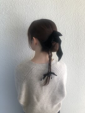 パリスパート2 ツインテール 編み込み シニヨン お呼ばれ 結婚式 ヘアスタイル