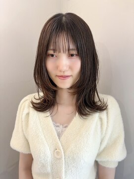 ルトワ(Lutowa) くびれレイヤーカット