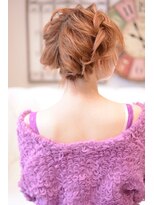 メイズ(MAZE)&nbsp;【メイズ東中野・鍛原志行】ショートのふわふわ編み込みアレンジ