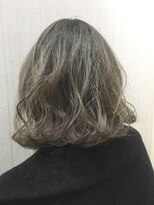 トムキャット(TOM CAT)&nbsp;冬のハイトーンブリーチカラー ハイライト ミルクティーベージュ