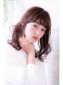 ピンクベージュorインナーグレージュの薄めバングのマチルダボブ