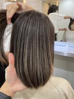 ベージュハイライト白髪ぼかしロブヘア