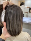 ベージュハイライト白髪ぼかしロブヘア