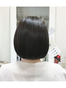 ミラバイグリーン(Mira by green) 【KAEDE】ミニボブ×カーキグレージュ