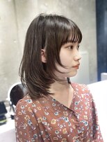 くびレイヤーベージュミディアム顔回り前髪カットブリーチなし