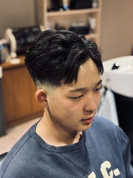 セブンスサンバーバーショップ(7TH SUN BARBERSHOP) メンズツーブロックフェード