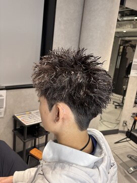 ネクストネオ 静岡(NEXT NEO) スパイキーショートピンパーマ短髪アップバングスタイル