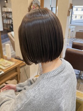 ミルティ(Myrtille) 切りっぱなしボブ×ヘーゼルベージュ