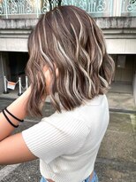 ユニー 新宿(uniii)&nbsp;ハイライトカラー白髪ぼかしレイヤーカット