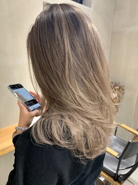 ニキータ(Nikiita) ブロンドベージュ　B6530