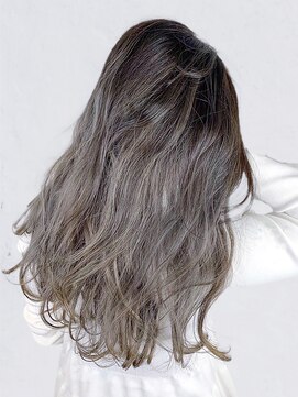 シウン(SIUN.) 【siun. 京都駅】大人グレージュ_グラデーション