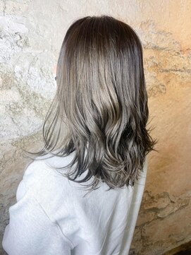 フロール 上大岡(Flor) 【Flor上大岡】*レイヤーミディ+アッシュグレージュ*